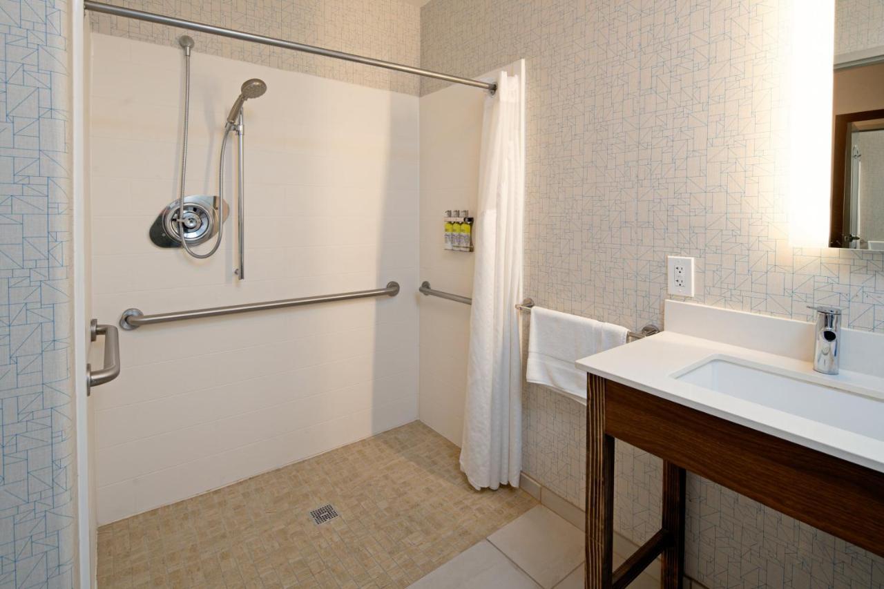 Express South By Ihg Hotel Fresno